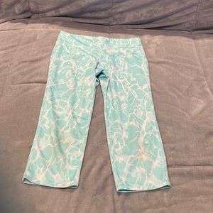 Girls leggings, size large, capris go down to knees